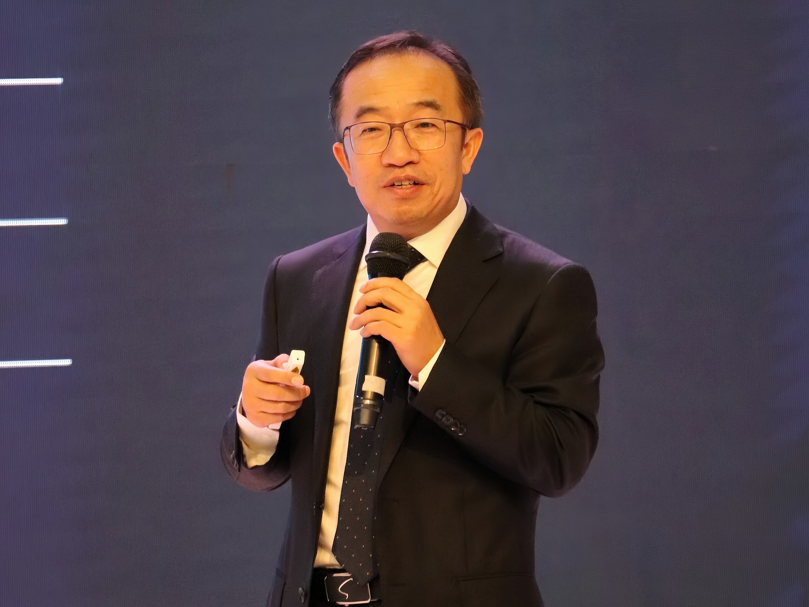 李总-修.jpg